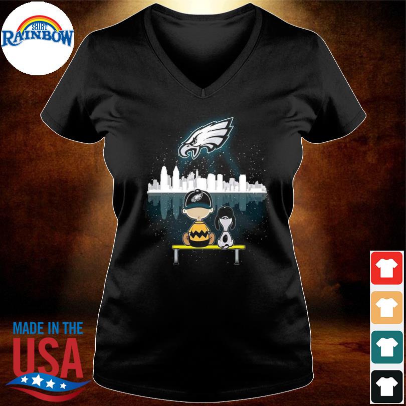 Charlie Brown And Snoopy Dog Watching City Philadelphia Eagles T-Shirt -  TeeNavi